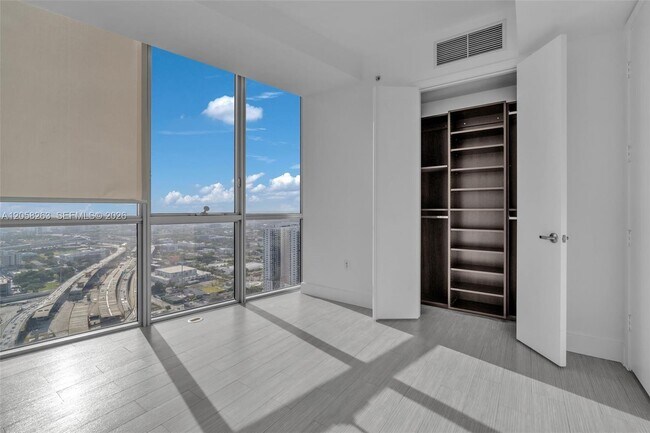 Building Photo - 1100 Biscayne Blvd
