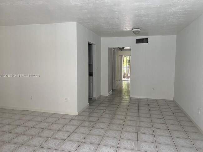 Building Photo - 16215 NE 18th Ct
