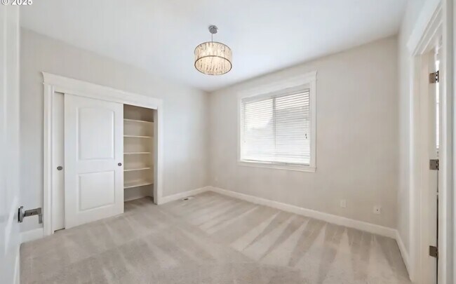 Building Photo - 1292 E Lucas St