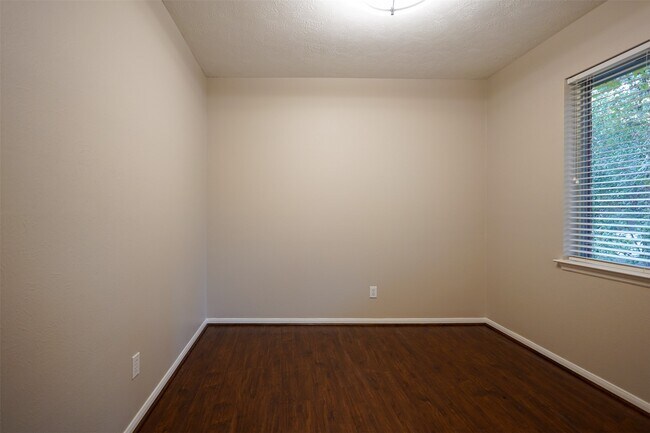 Building Photo - 105 N Holly Laurel Cir