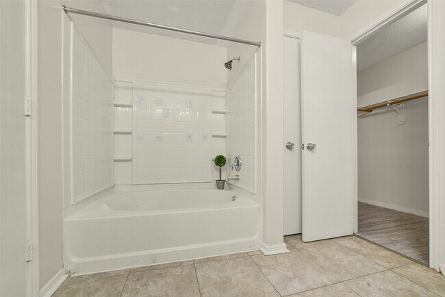 Building Photo - 839 Autumn Point Ln