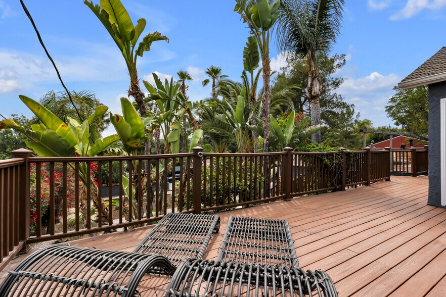 Building Photo - 19419 Oxnard St