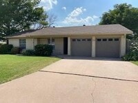 Building Photo - 4810 Robertson Dr