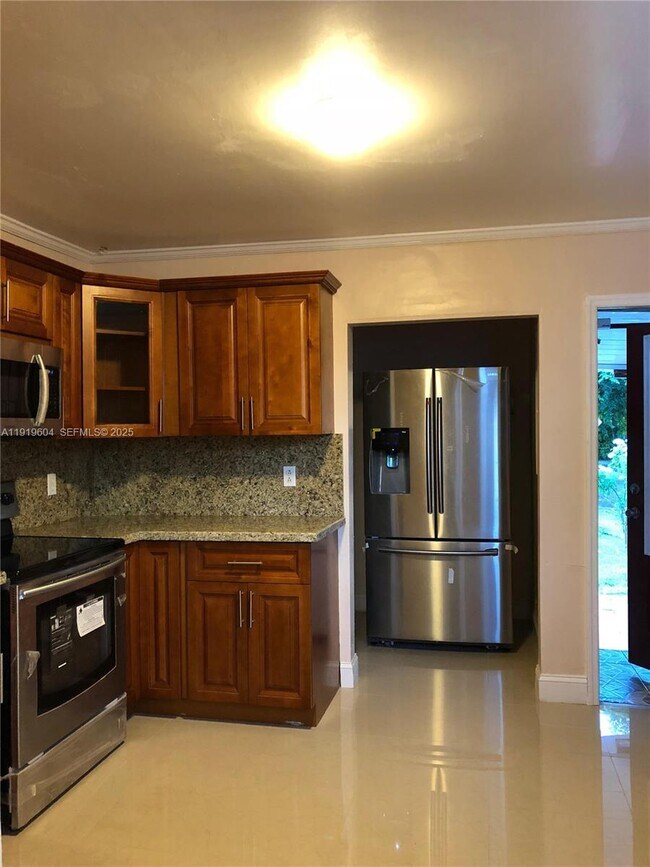 Building Photo - 76 NE 48th St