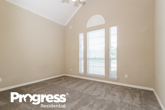 Building Photo - 2725 Running Duke Dr