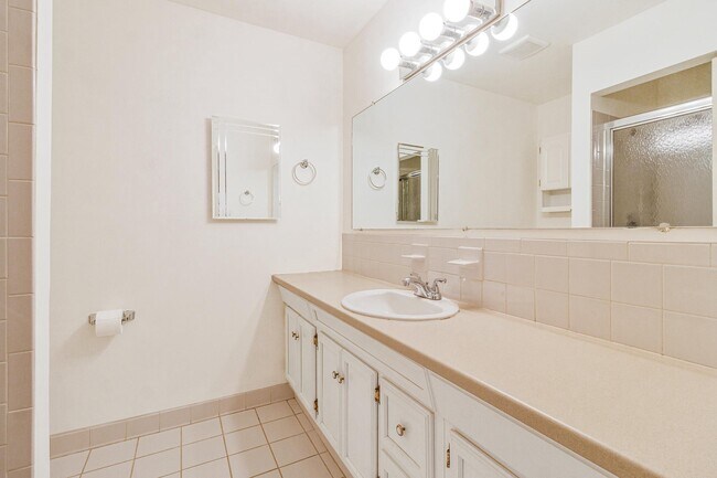 Building Photo - 4601 Wood Dr