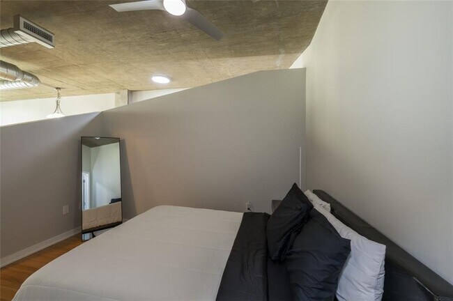 Building Photo - 943 Peachtree St NE