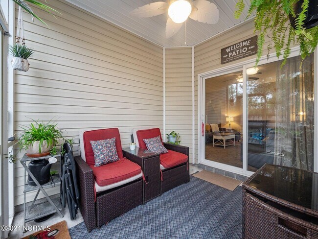 Building Photo - Holly Ridge Townhome Available!