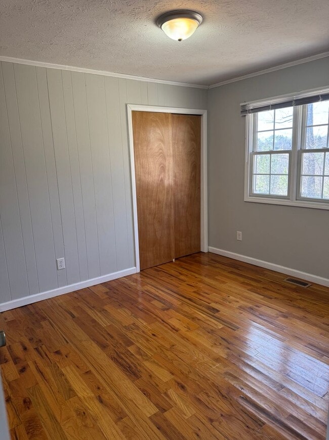 Building Photo - Spacious 4-Bedroom Rural Home on Private Acreage