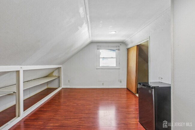 Building Photo - 33 Adams St