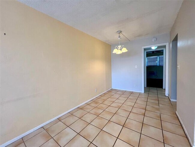 Building Photo - 625 Antioch Ave