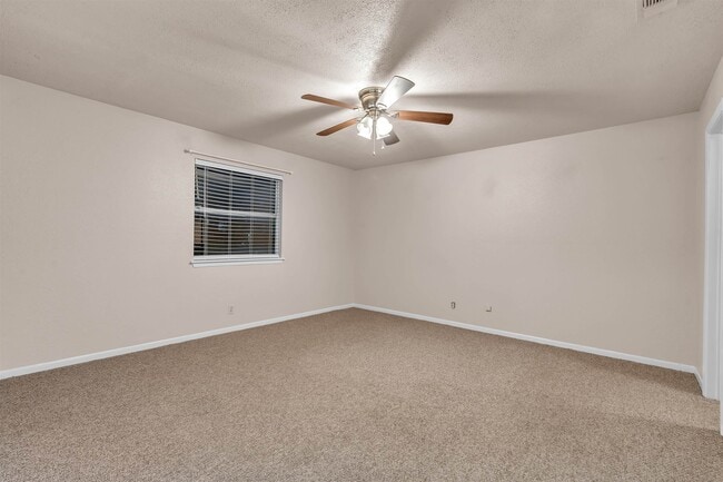 Building Photo - 901 Eden Ln