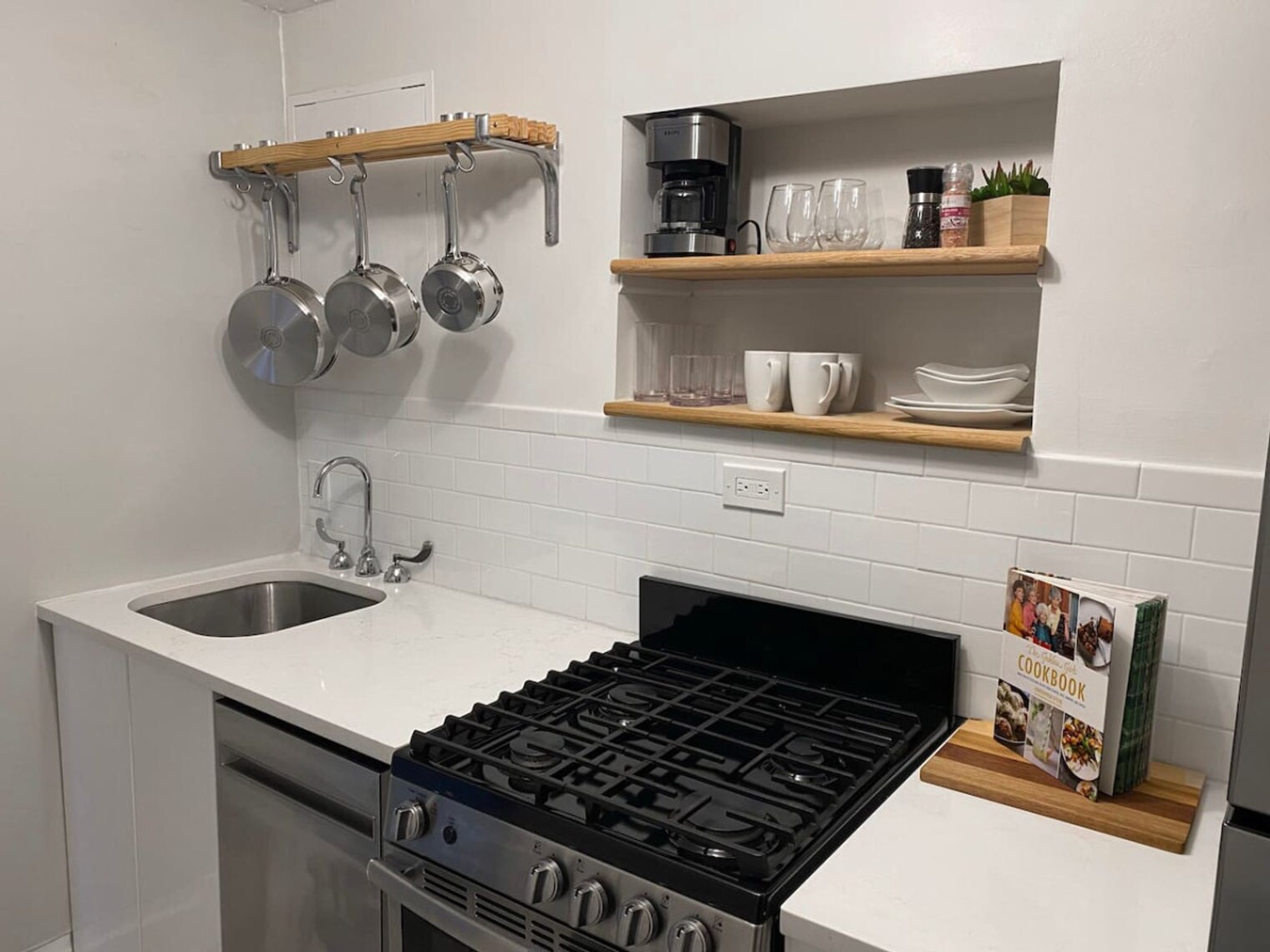 Building Photo - 1001 Hatch St