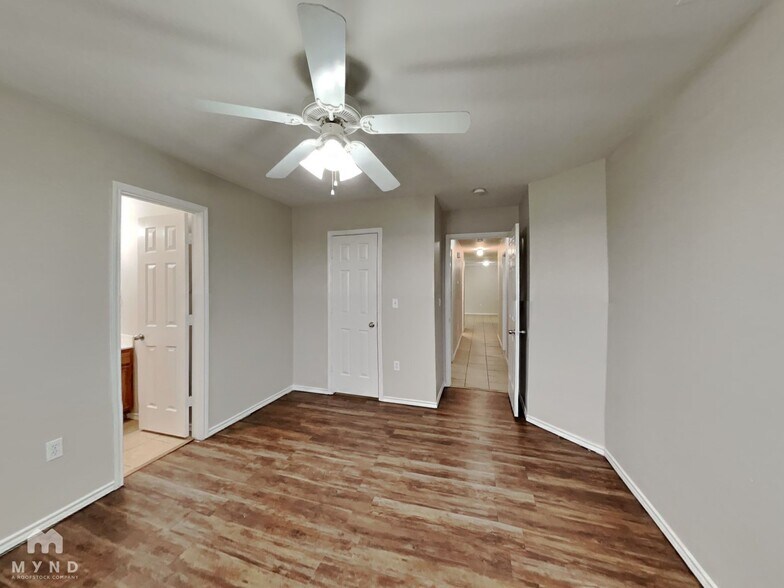 Building Photo - 516 N Brentwood Ave