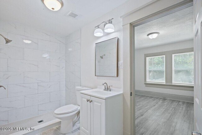 Building Photo - 3058 Rosselle St
