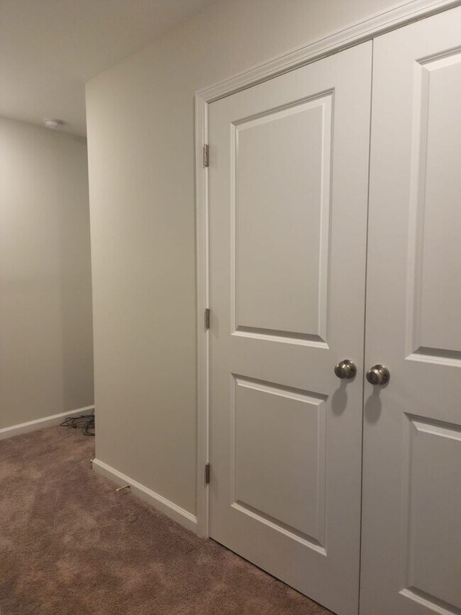 Building Photo - 405 Eclipse Ln