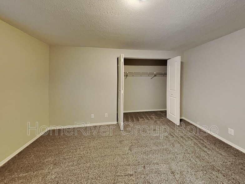 Building Photo - 3687 S Gekeler Ln
