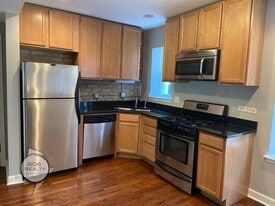 Building Photo - 2704 W Arthur Ave