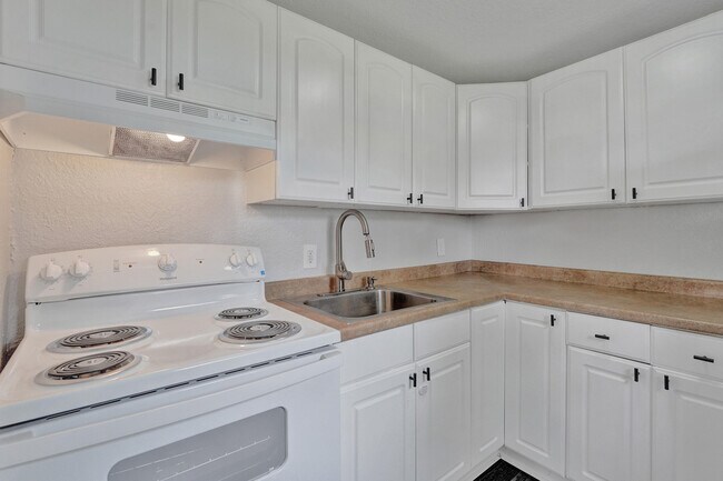 Building Photo - 234 NE 14th Ave