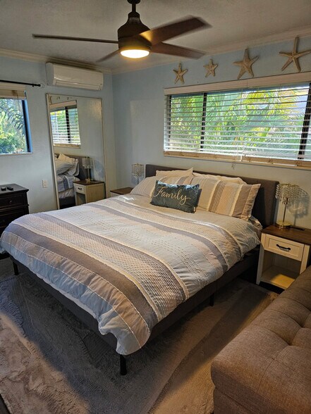 Building Photo - 293 Alaume St