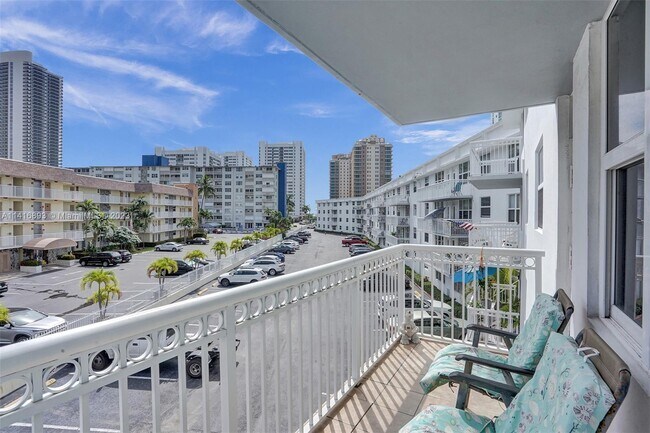 Building Photo - 1913 S Ocean Dr