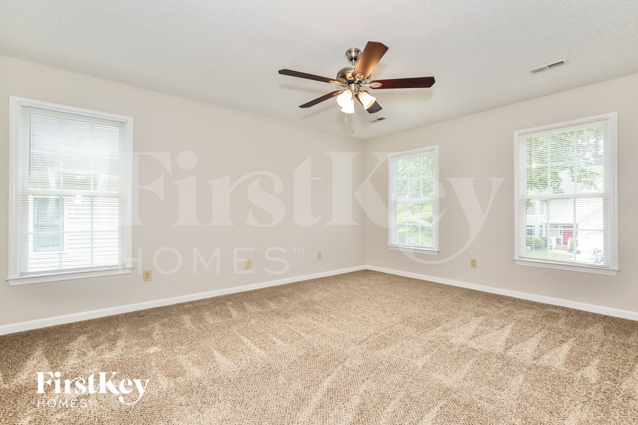 Building Photo - 5017 Windermere Dr
