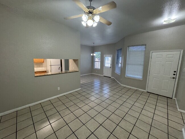 Building Photo - 2-Bed 2-Bath 1-Car Garage easy access to W...