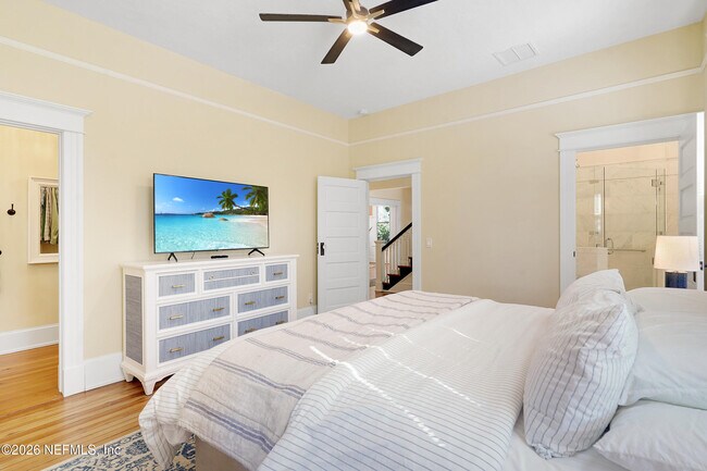 Building Photo - 290 St George St