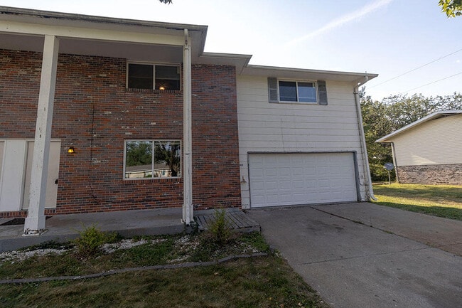 Building Photo - 1305 N Golf Blvd