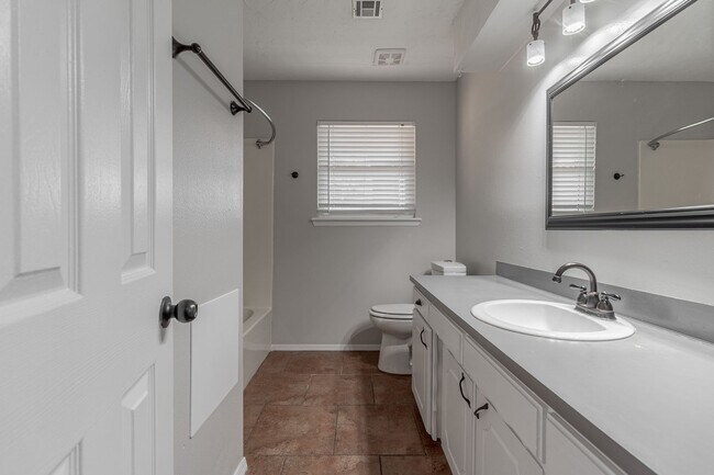 Building Photo - 3 Bed 2 Bath in Norman
