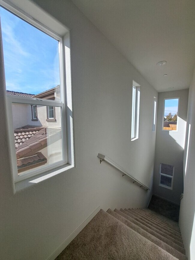 Building Photo - Beautiful, Almost New Home in Monte Verde ...