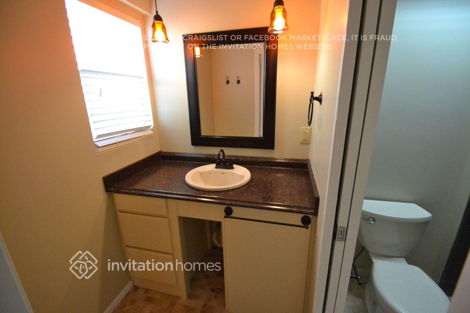 Building Photo - 1616 NE 36th St