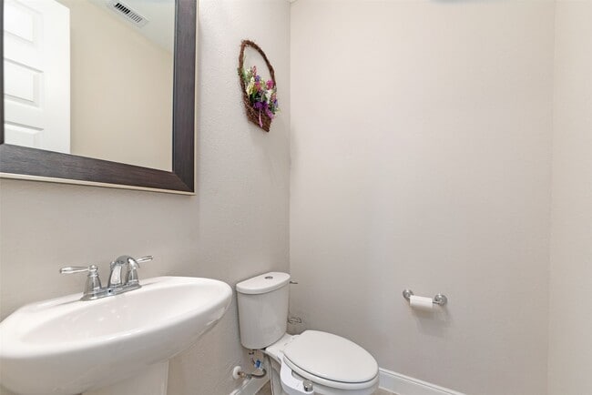 Building Photo - 1984 Highland Meadows Dr