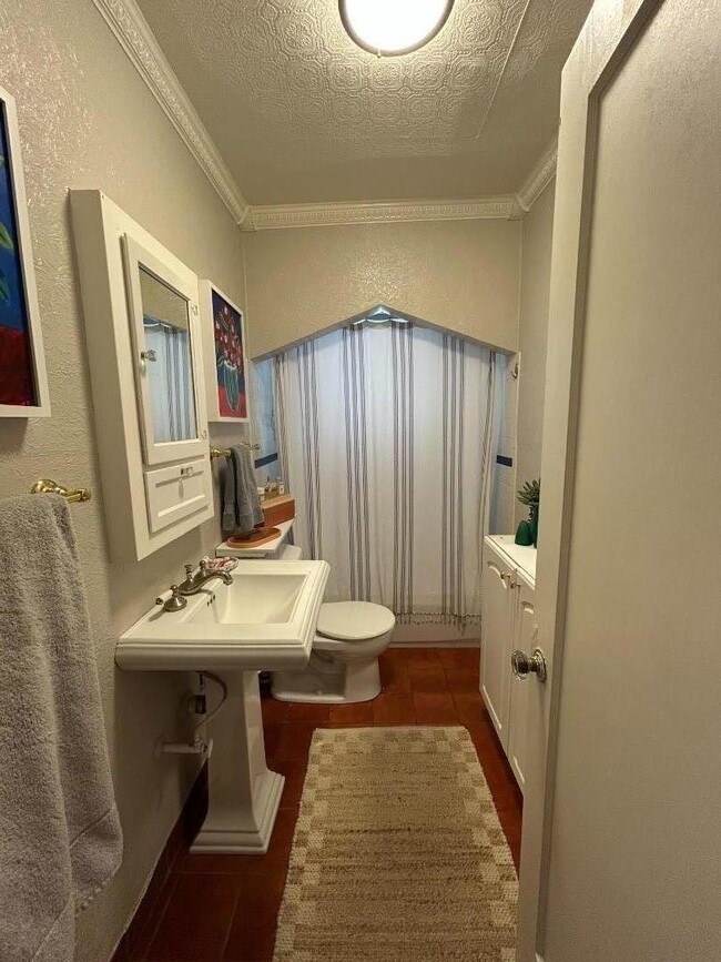 Building Photo - 819 Myrtle St