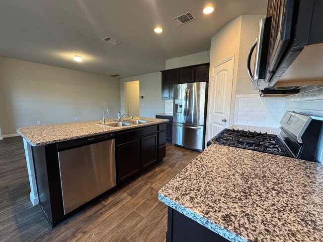 Building Photo - 407 Marimoor Dr