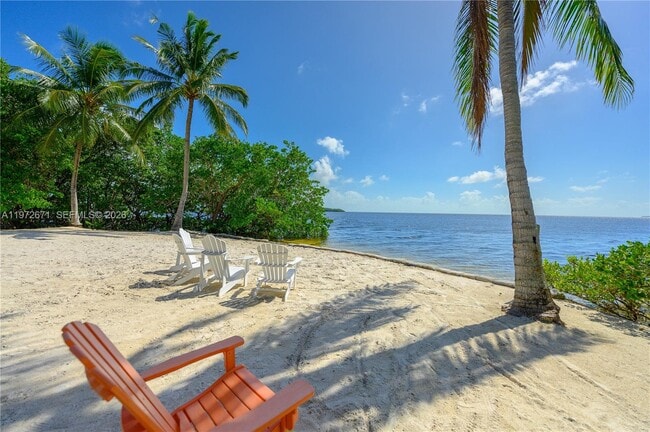 Building Photo - 5990 Paradise Point Dr