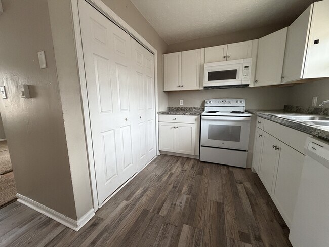 Building Photo - 187 Loch Ln