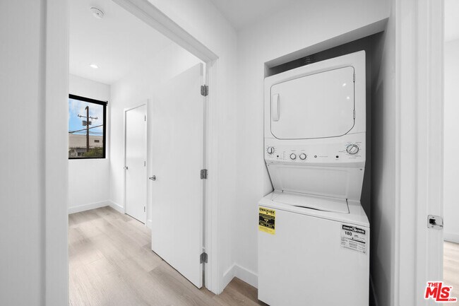Building Photo - 5612 Lexington Ave