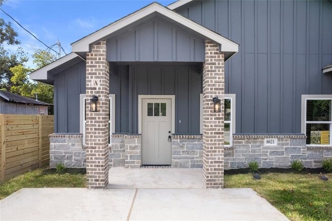 Building Photo - 8021 Carver Rd