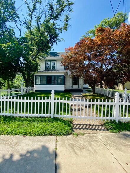 Building Photo - 208 Gateway Blvd