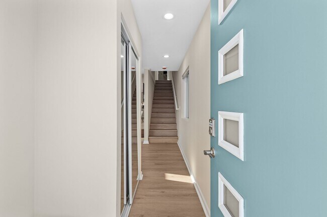 Building Photo - New built and fully furnished 2 bed 2. 5 baths in Point Loma