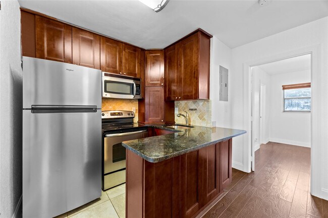 Building Photo - 413 SE 16th St