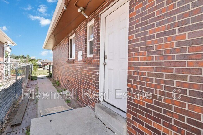 Building Photo - 1315 Winona Ct