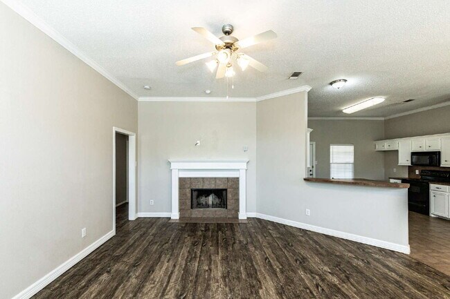 Building Photo - 3 bedroom 3 Bath House plus office
