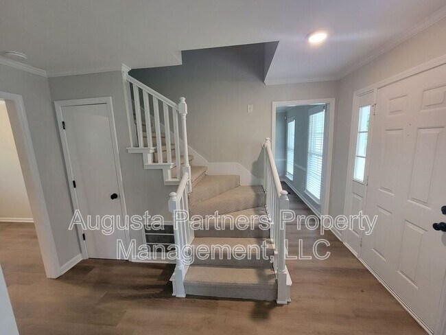Building Photo - 165 Ashley Cir