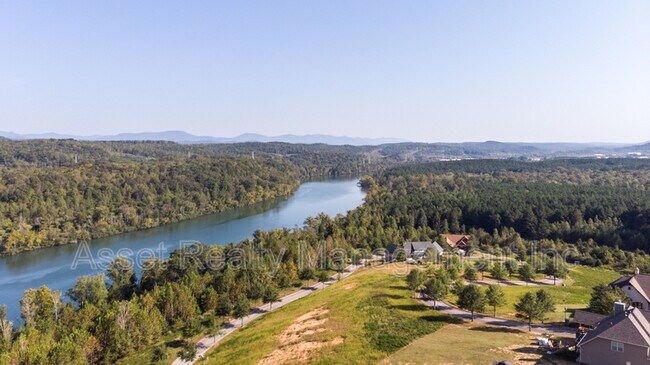 Building Photo - 509 Broadberry Ave