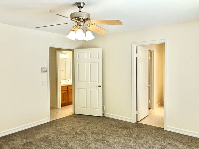 Building Photo - Light & Bright Single-Story Home in the Heart of Fallbrook, Complete with Private, Fully Fenced B...