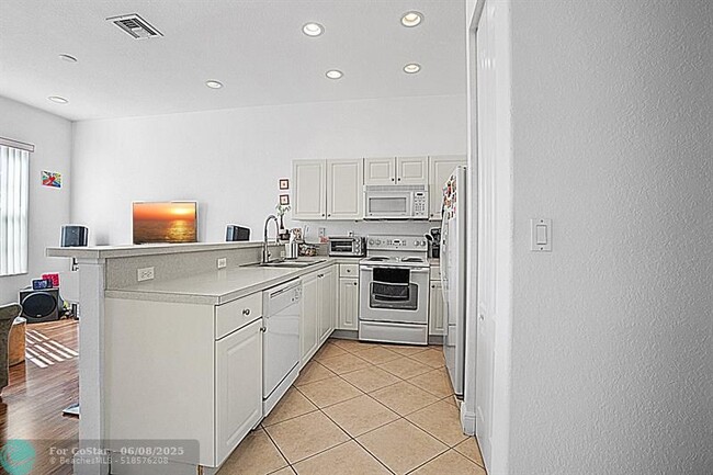 Building Photo - 619 SW 147th Ave