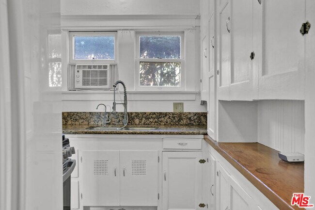 Building Photo - 1340 W 30th St