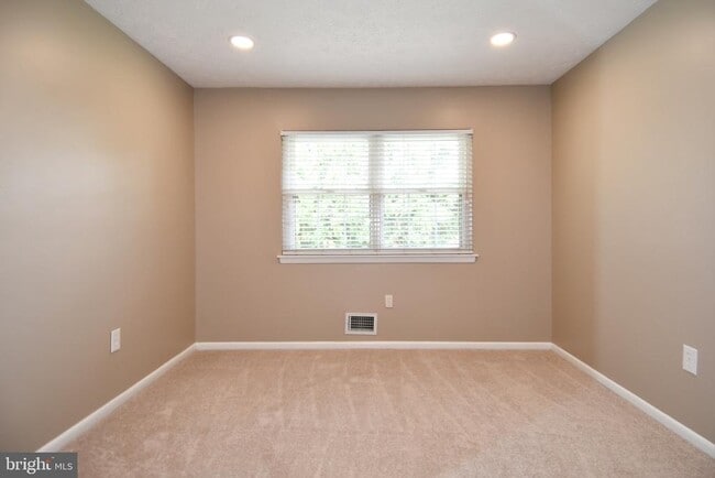 Building Photo - 16500 Sioux Ln